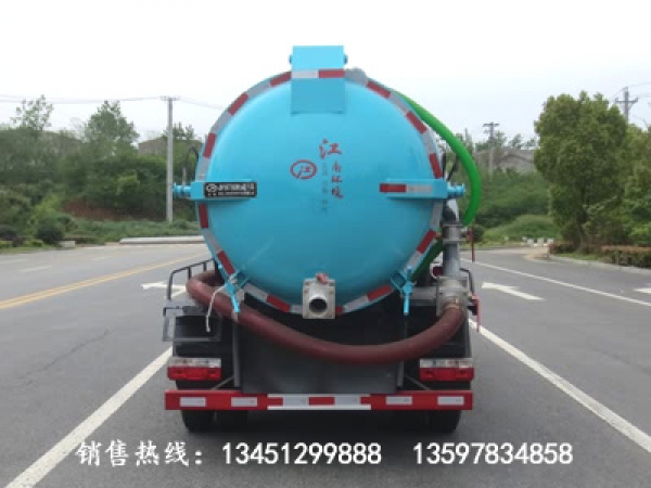 東風(fēng)小霸王吸污車(chē)(國六）