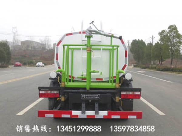 東風(fēng)小霸王灑水車(chē)裝水4噸（國六）