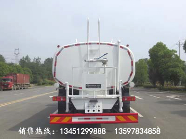東風(fēng)后雙橋灑水車(chē)（國六）