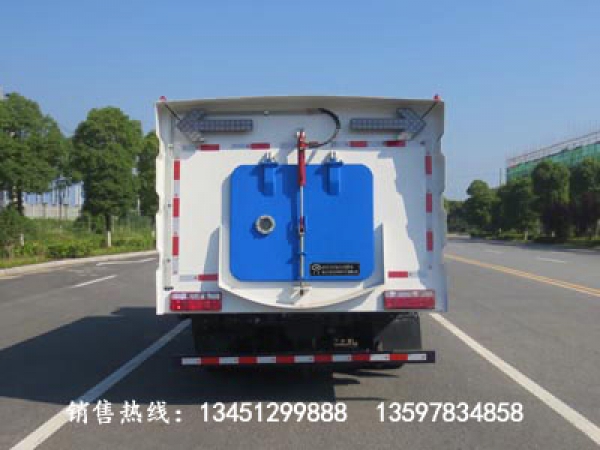 東風(fēng)多利卡掃路車(chē)（國六）