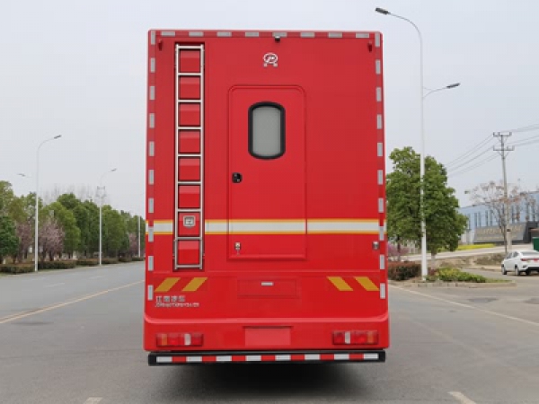 重汽汕德卡應急保障消防車(chē)（宿營(yíng)）