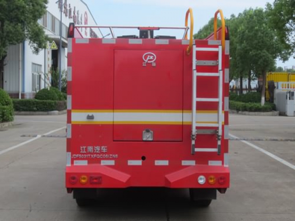 東風(fēng)銳騏雙排四驅器材消防車(chē)（4×4）