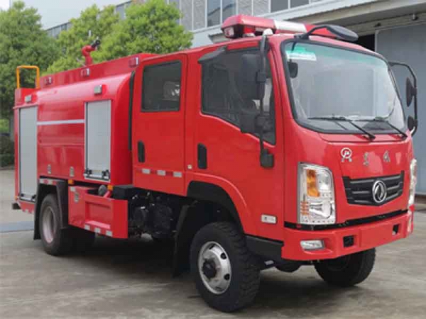 東風(fēng)四驅越野4.5噸水罐消防車(chē)
